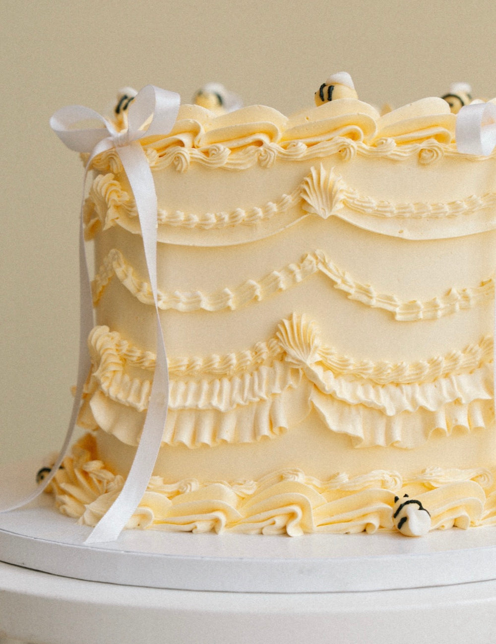 Ribbon & Bee